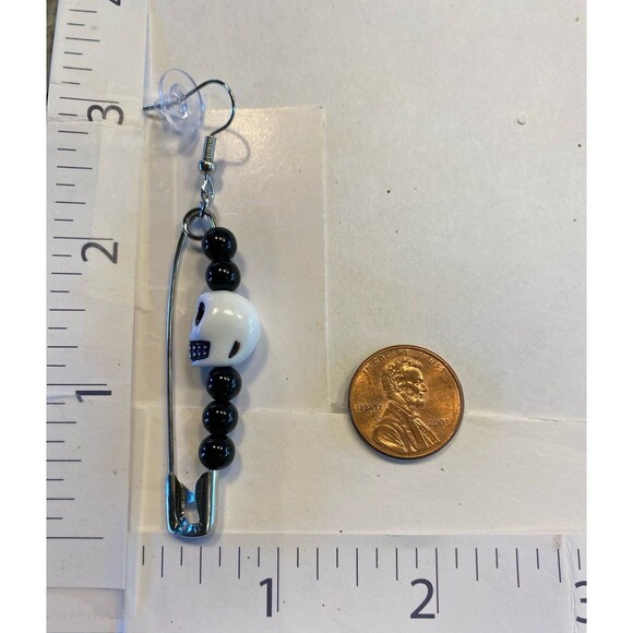 Earrings Skull Safety Pin Goth Emo Halloween Spooky Scary  Graveyard Cemetery - Picture 3 of 5